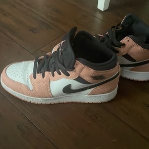 Woman’s air Jordan’s WITH the box!!